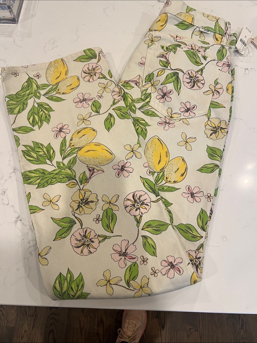 ADORABLE Lemon print MOTHER jeans Size 28 NWT